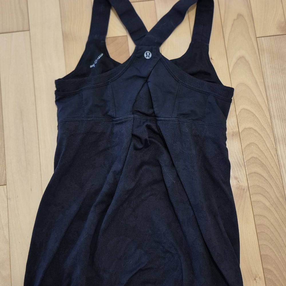 Lululemon Black Cross-Back Tank Top With Bra